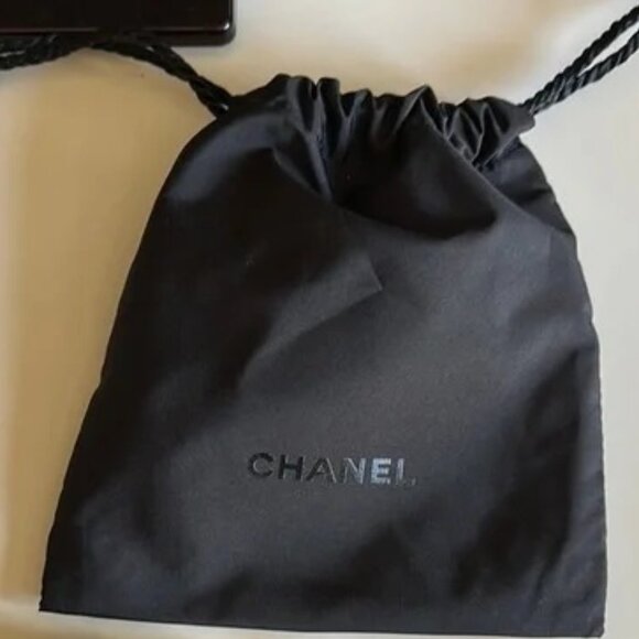 Authentic Licensed CHANEL Cosmetic Travel Bag Set filled with 10 Chanel gifts - Picture 8 of 14